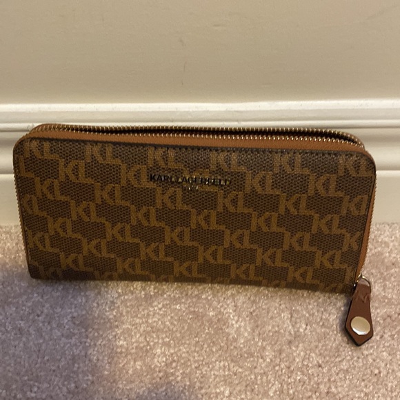 Karl Lagerfeld Crossbody and wallet. - Picture 6 of 8